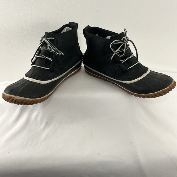 Sorel Black and White Ankle Boots with Tan Soles - Picture 5 of 9